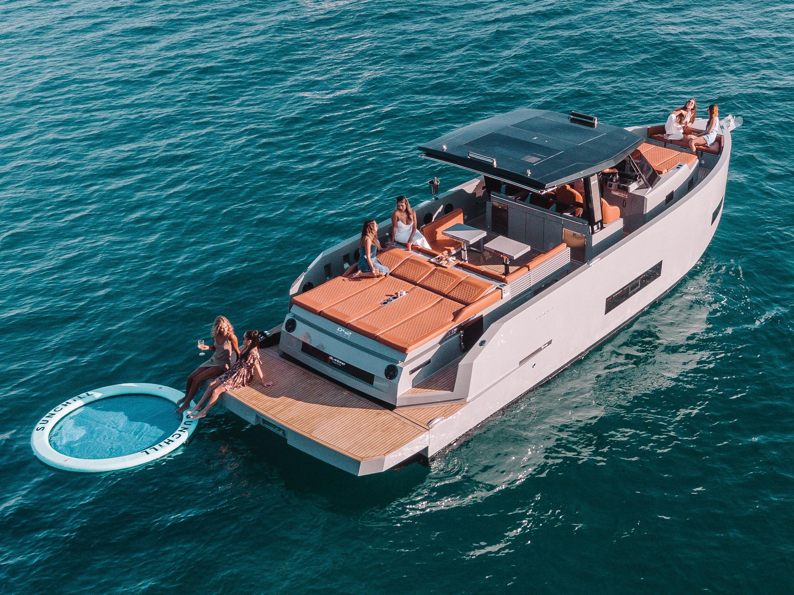 Luxury yacht charter on Biscayne Bay